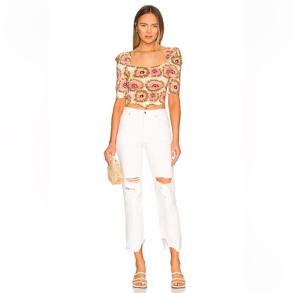 Free People Tapered Baggy Boyfriend White, Mid rise, distressed jeans. Size 28.